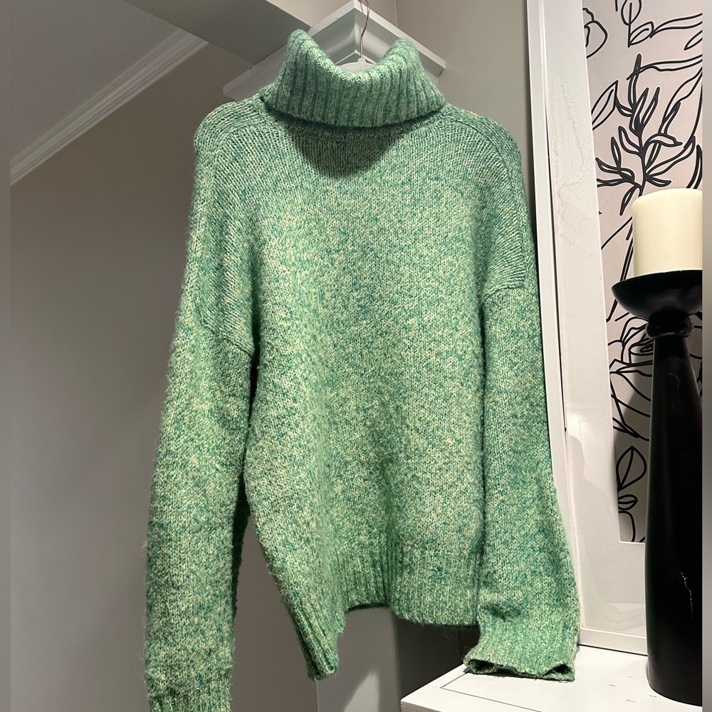 ZARA GREEN-MULTI KNIT TURTLENECK SIZE MEDIUM